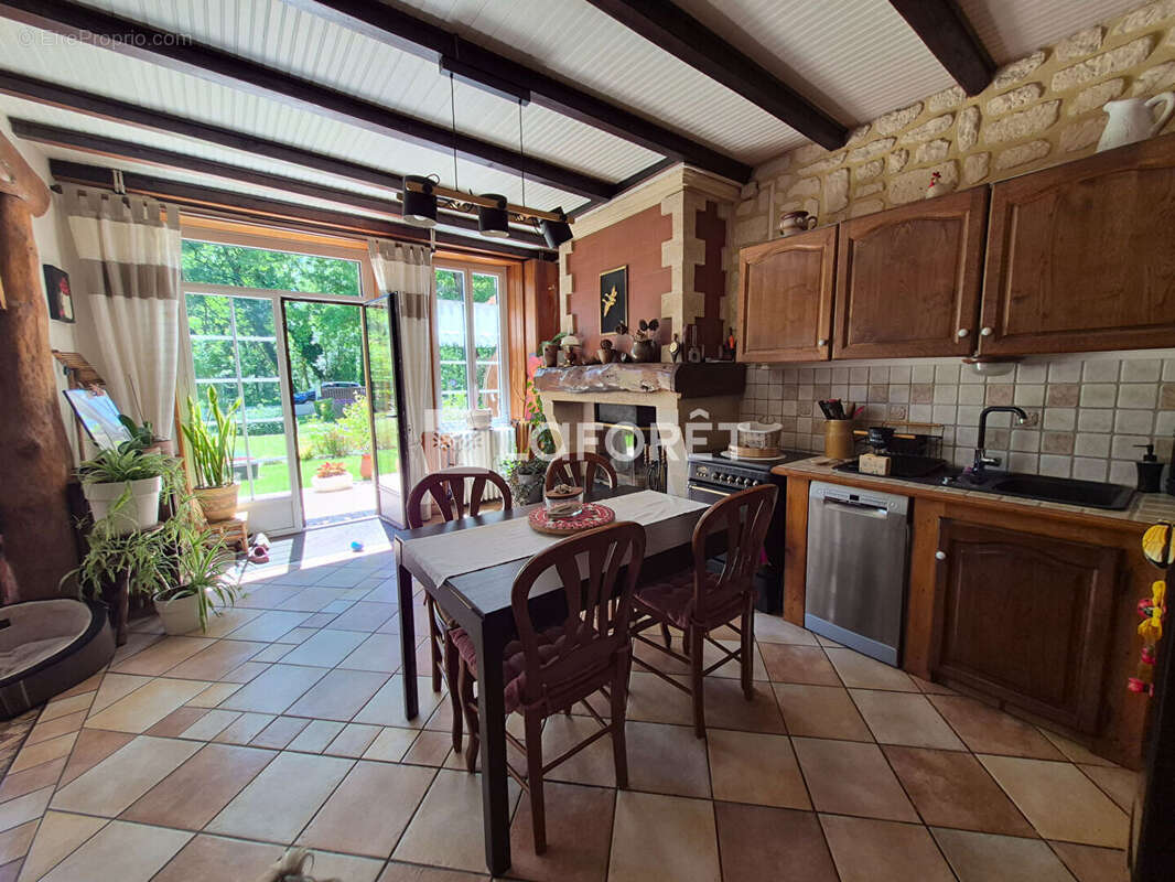 Maison familiale, sans voisinage immédiat, 4 chambres et garages - photo 6