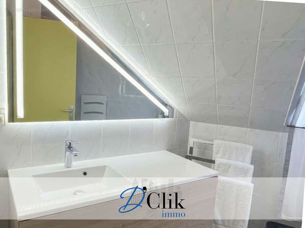 Maison à LE GENEST-SAINT-ISLE