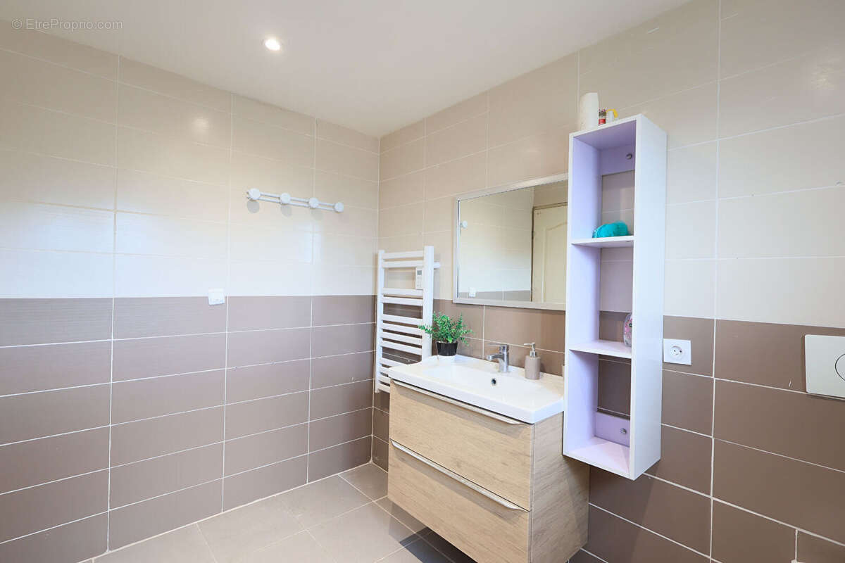 Maison à SAINT-SERIES