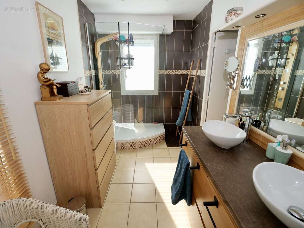 Maison à VAUX-LE-PENIL