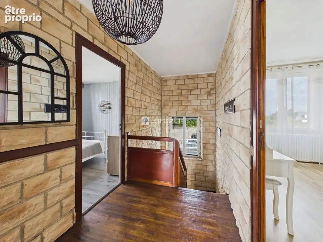 POULDREUZIC - Proche commerces, maison de ville  4 chambres sur sous sol - photo 6