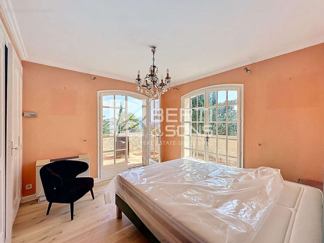 Maison à MANDELIEU-LA-NAPOULE