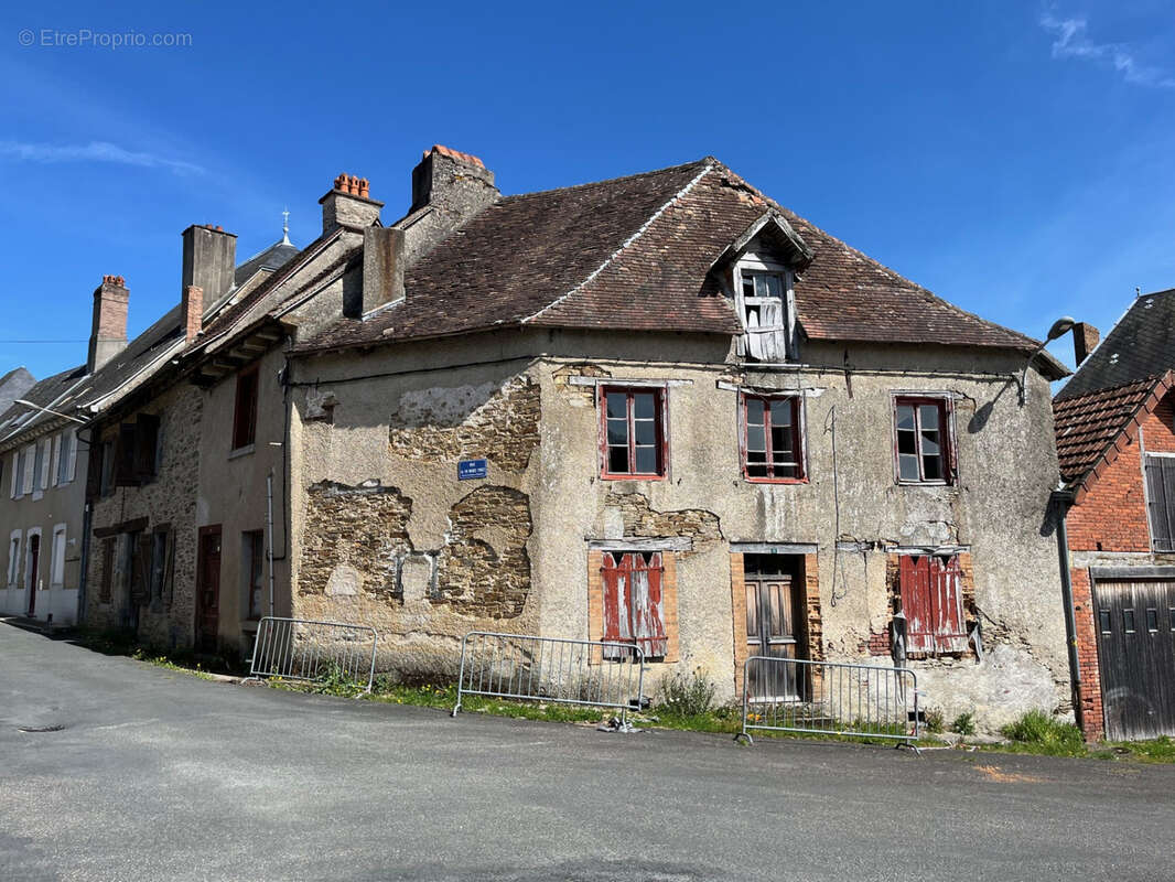 Maison à COUSSAC-BONNEVAL
