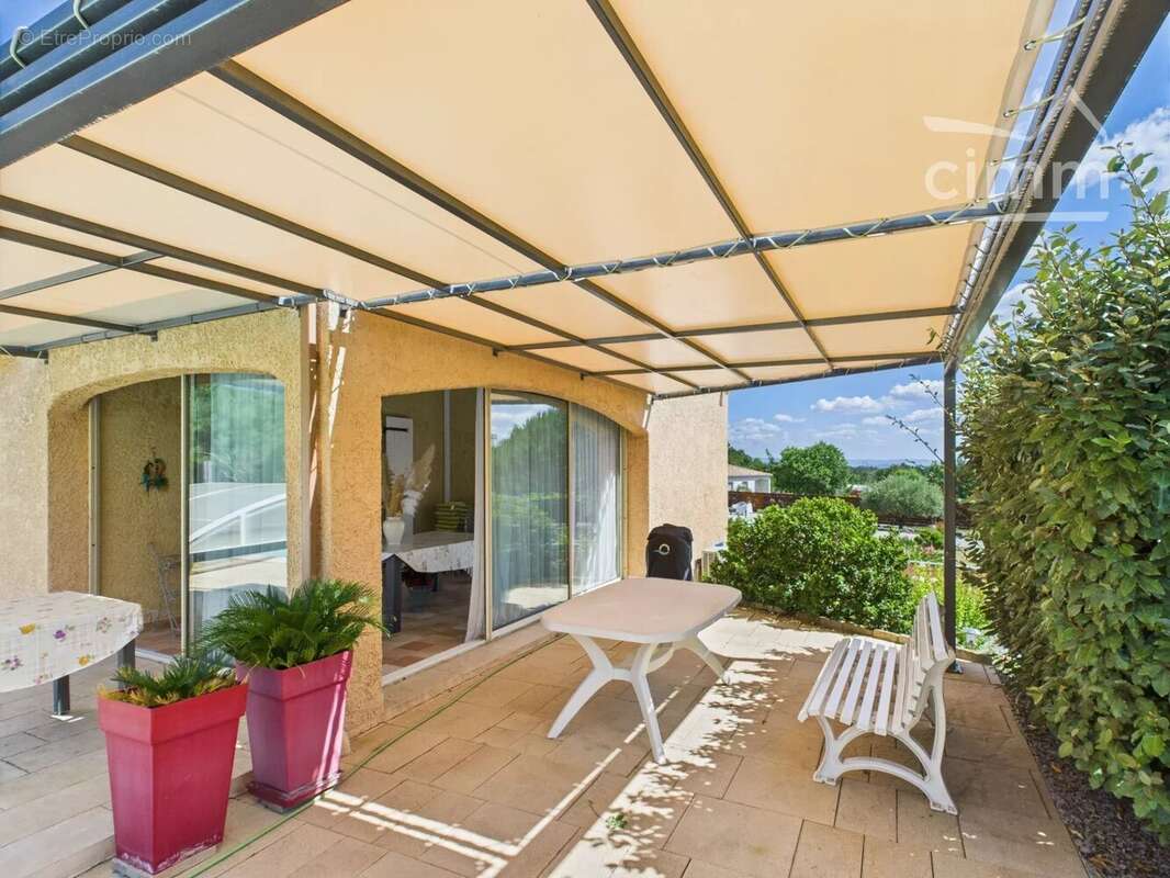 Maison à LABLACHERE