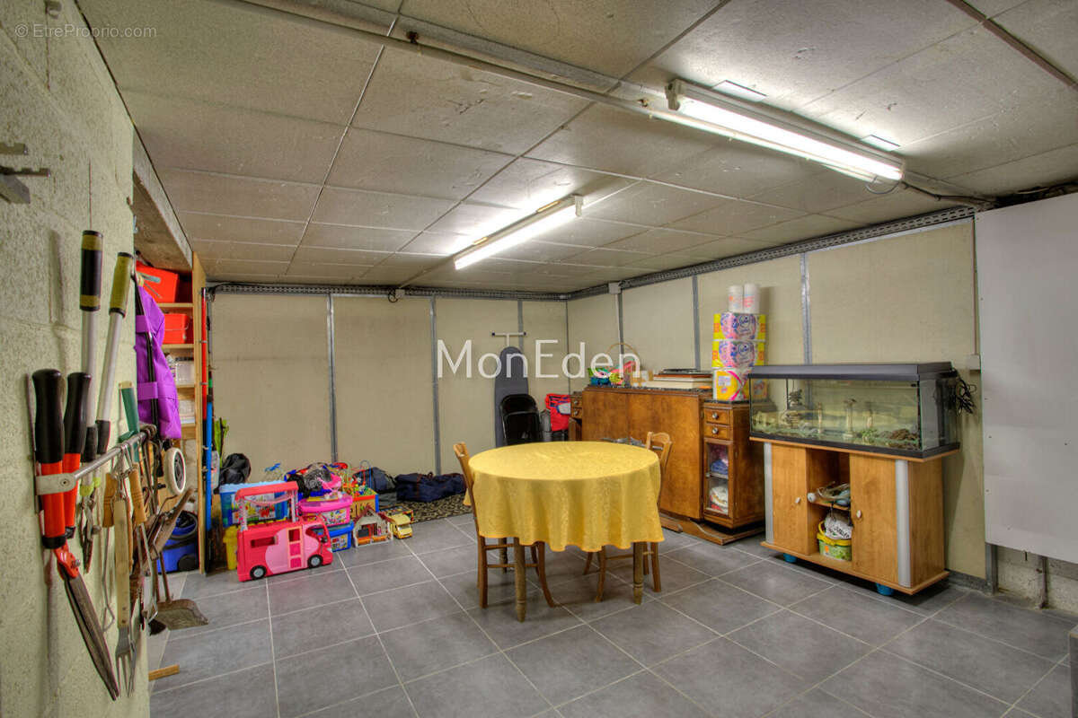 Maison familiale 4 chambres - Jardin 300 m² - Sous-sol total avec garage double -Proche gare - photo 17