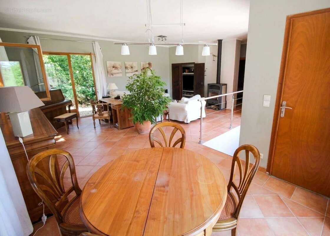 Maison à BESSE-SUR-ISSOLE