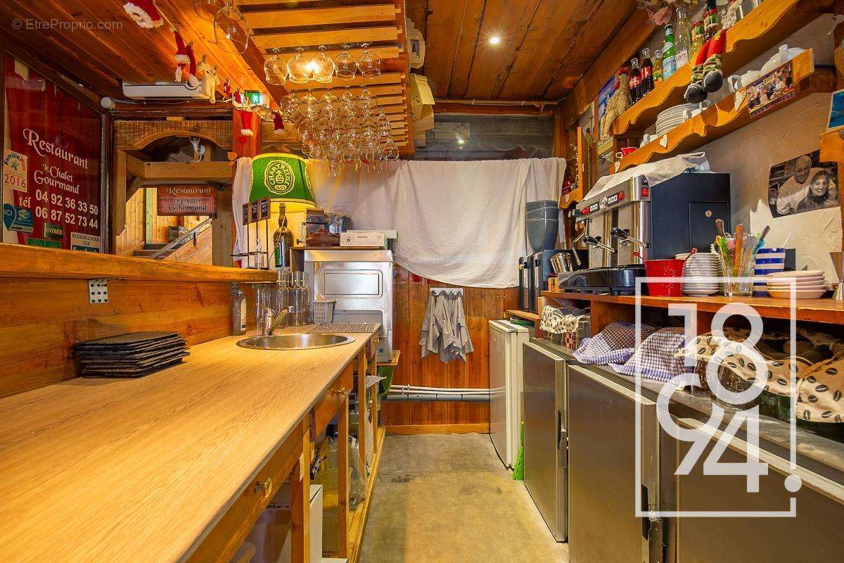 Murs et fonds de commerce à vendre Pra Loup 04 (04400)  61.98 m²  - photo 4
