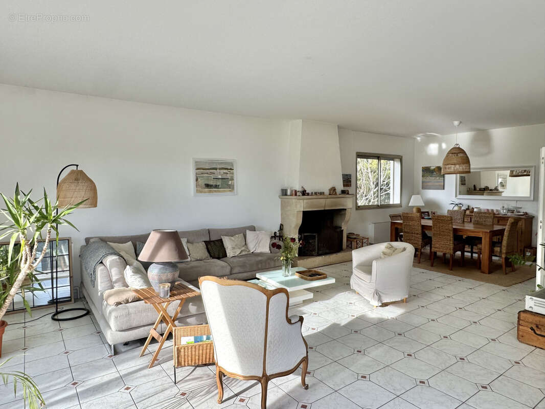 Maison à GREZIEU-LA-VARENNE