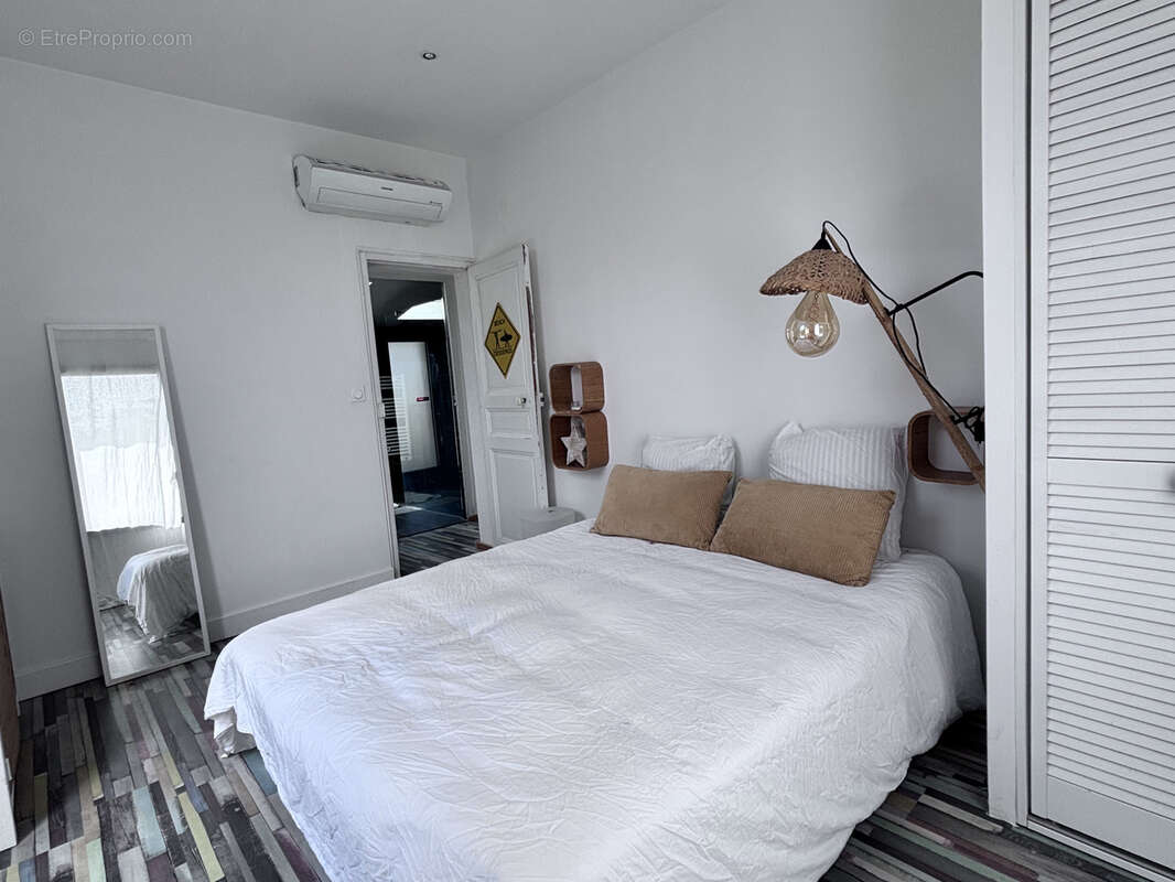 Maison à SAINT-CYR-SUR-MER