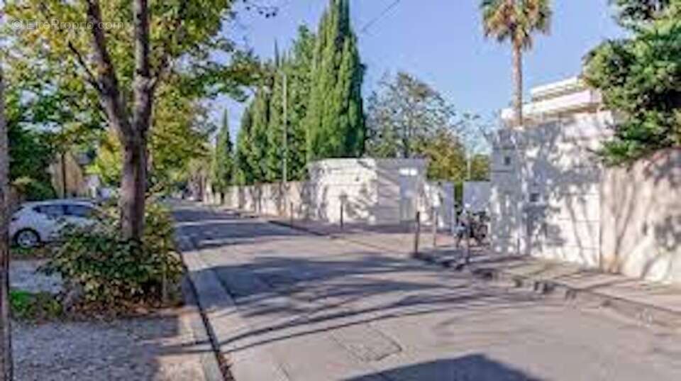 Terrain à MARSEILLE-9E