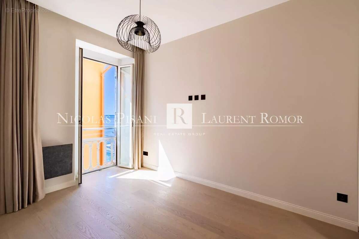 Villefranche sur mer - 3 pieces - vieille ville - proche mer - photo 3