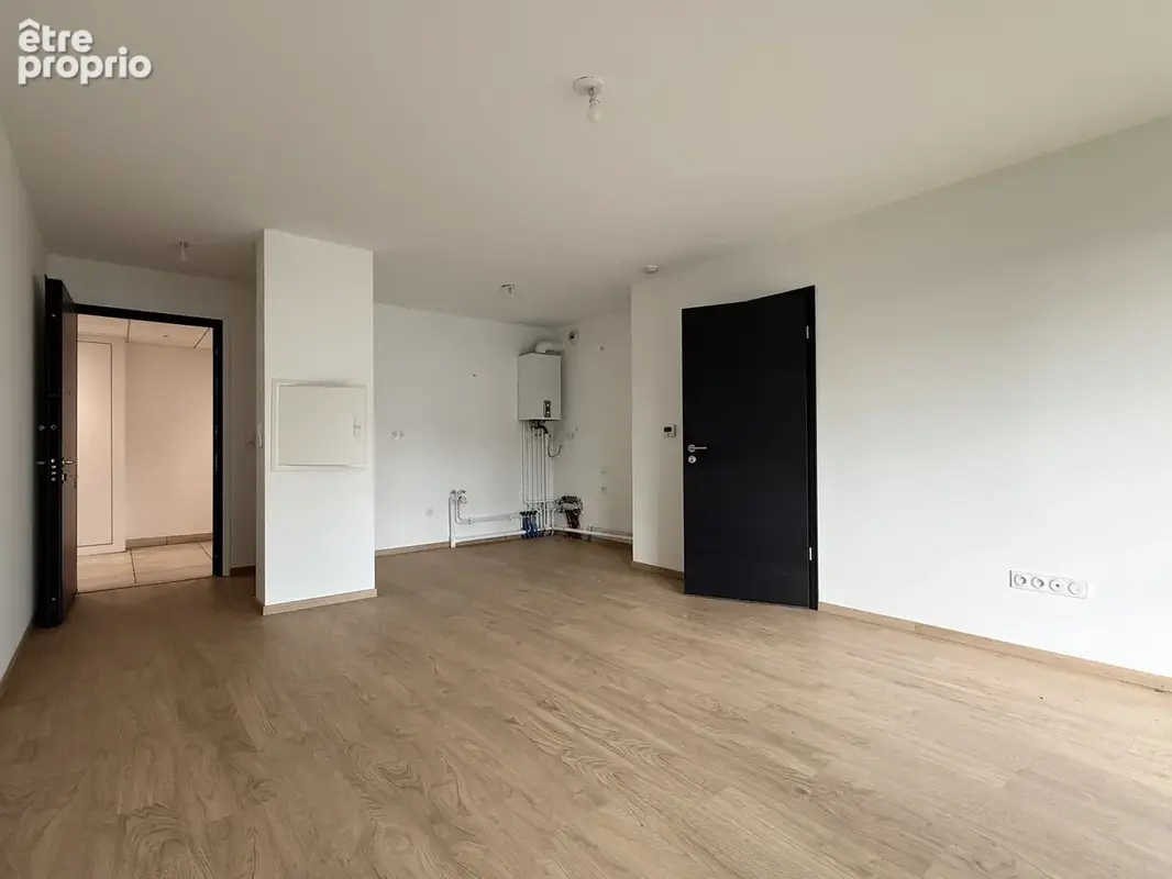 Yutz Aéroparc   Appartement 48 m2 rénové avec jardin privatif de 98 m2 et parking - photo 4
