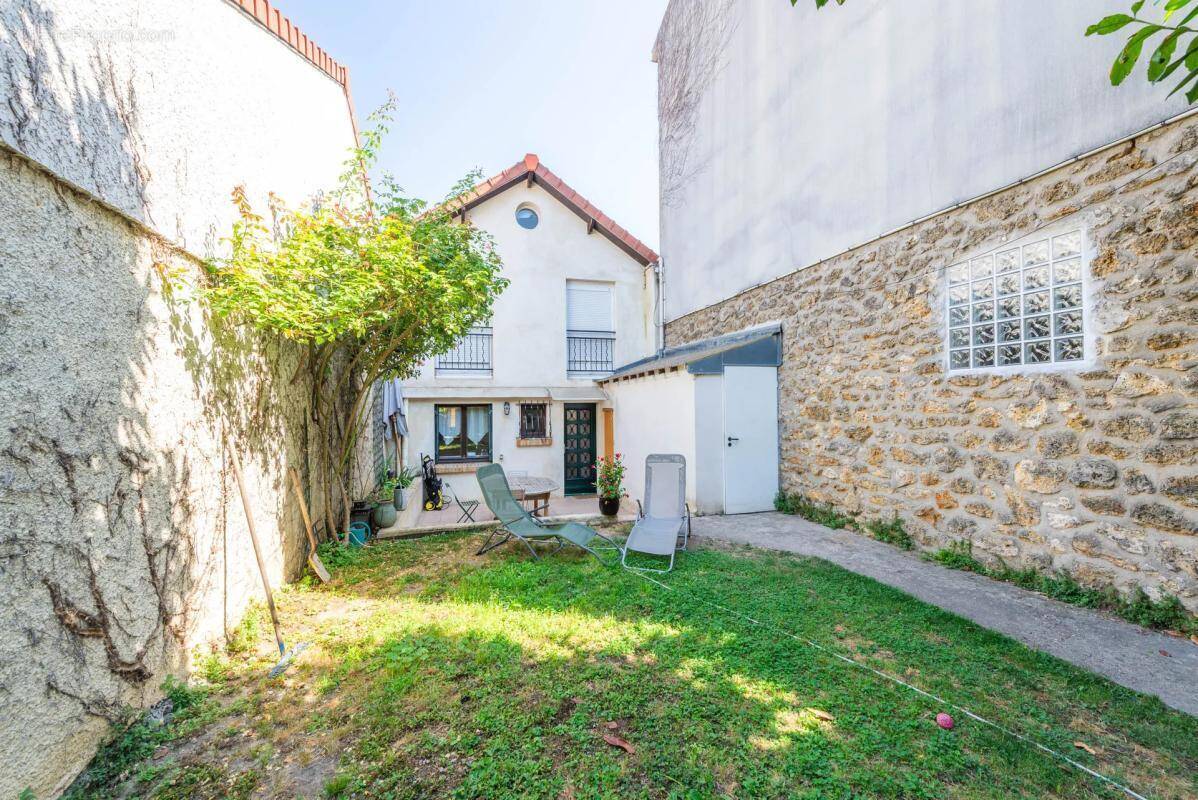 Maison de 5 pièces de 161 m² à Suresnes - photo 1