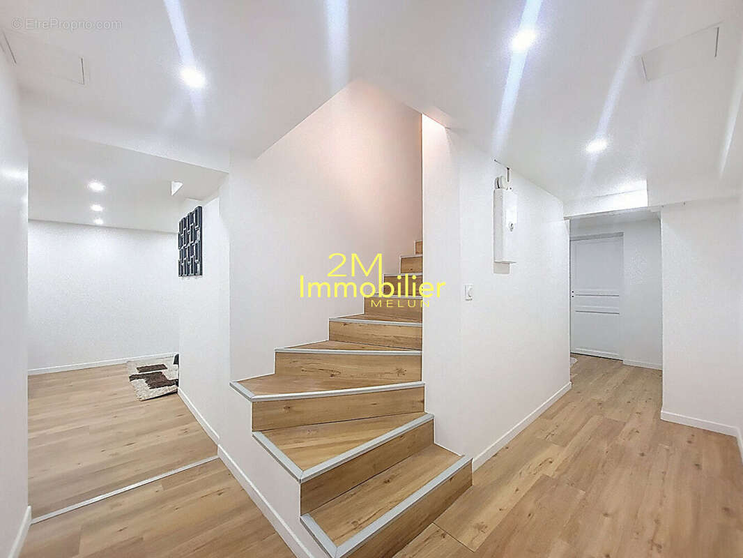 Maison à VAUX-LE-PENIL