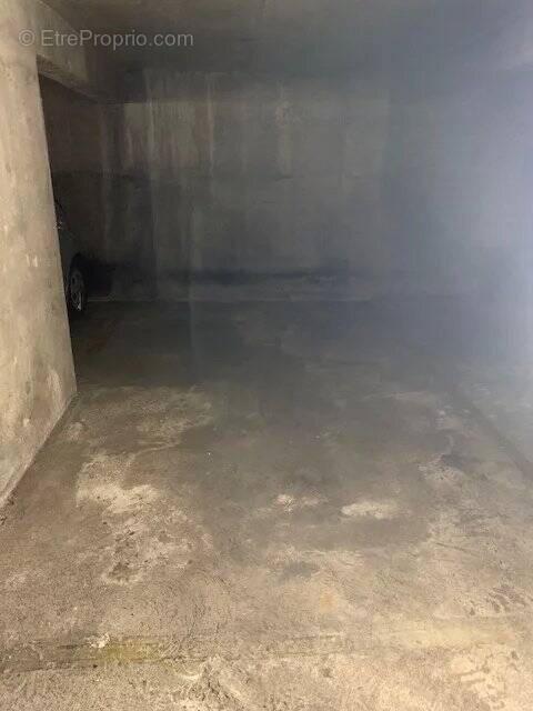 Parking à PARIS-16E