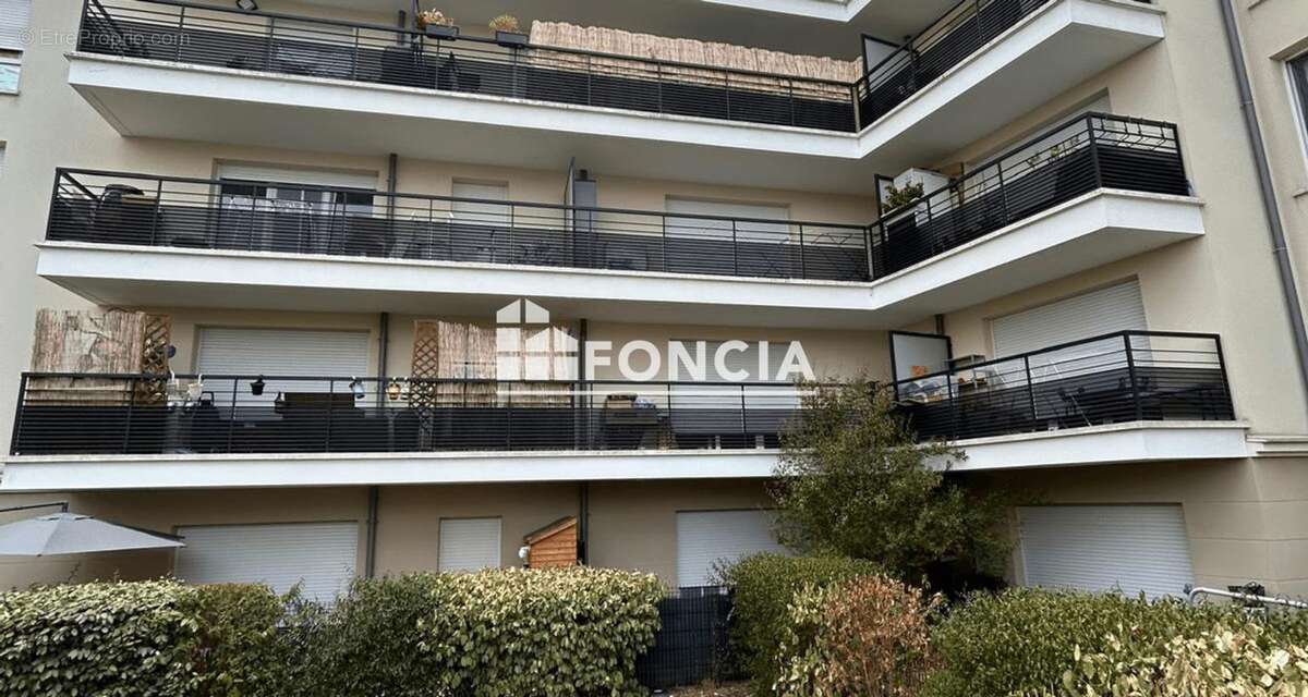T3 56M2 Séjour, 2 chambres , balcon et place de Parking - photo 3