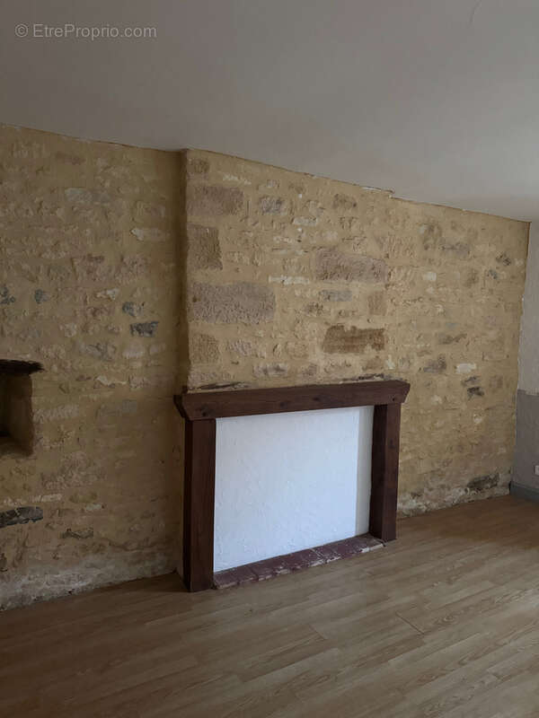 Maison à LA CHAPELLE-AUBAREIL