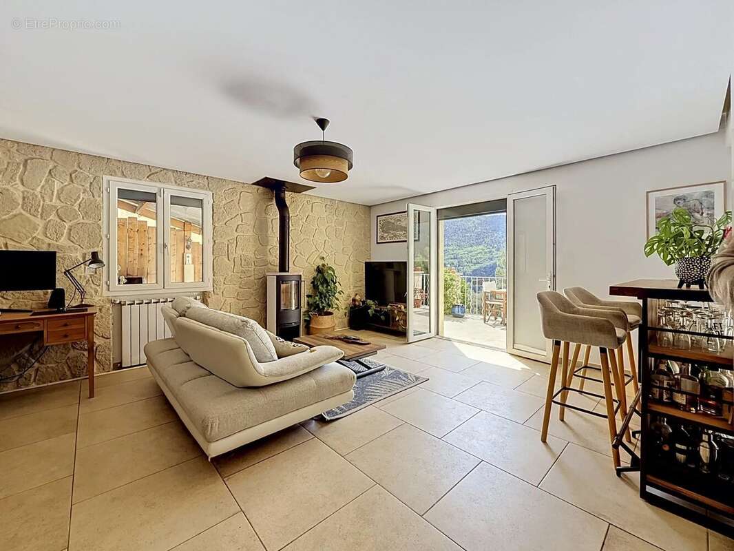 Maison à TOURRETTE-LEVENS