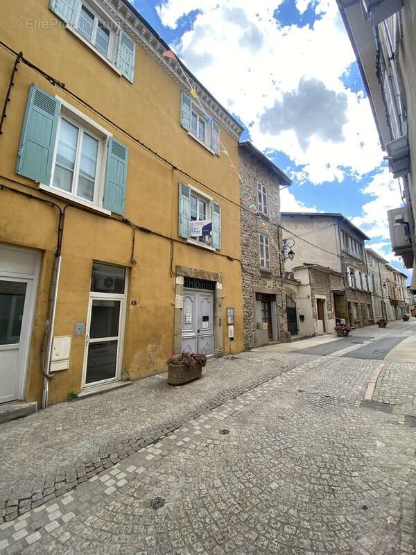 Appartement à CONDRIEU