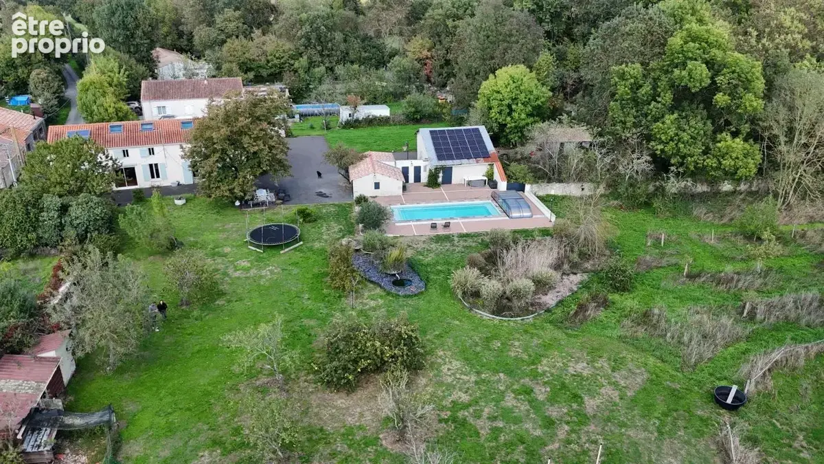 Maison spacieuse à vendre à Genouillé - photo 3