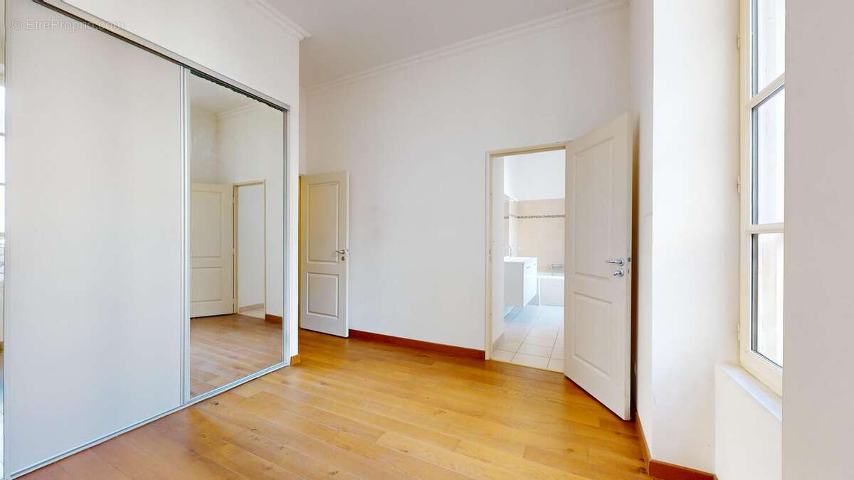 Appartement à MARSEILLE-2E