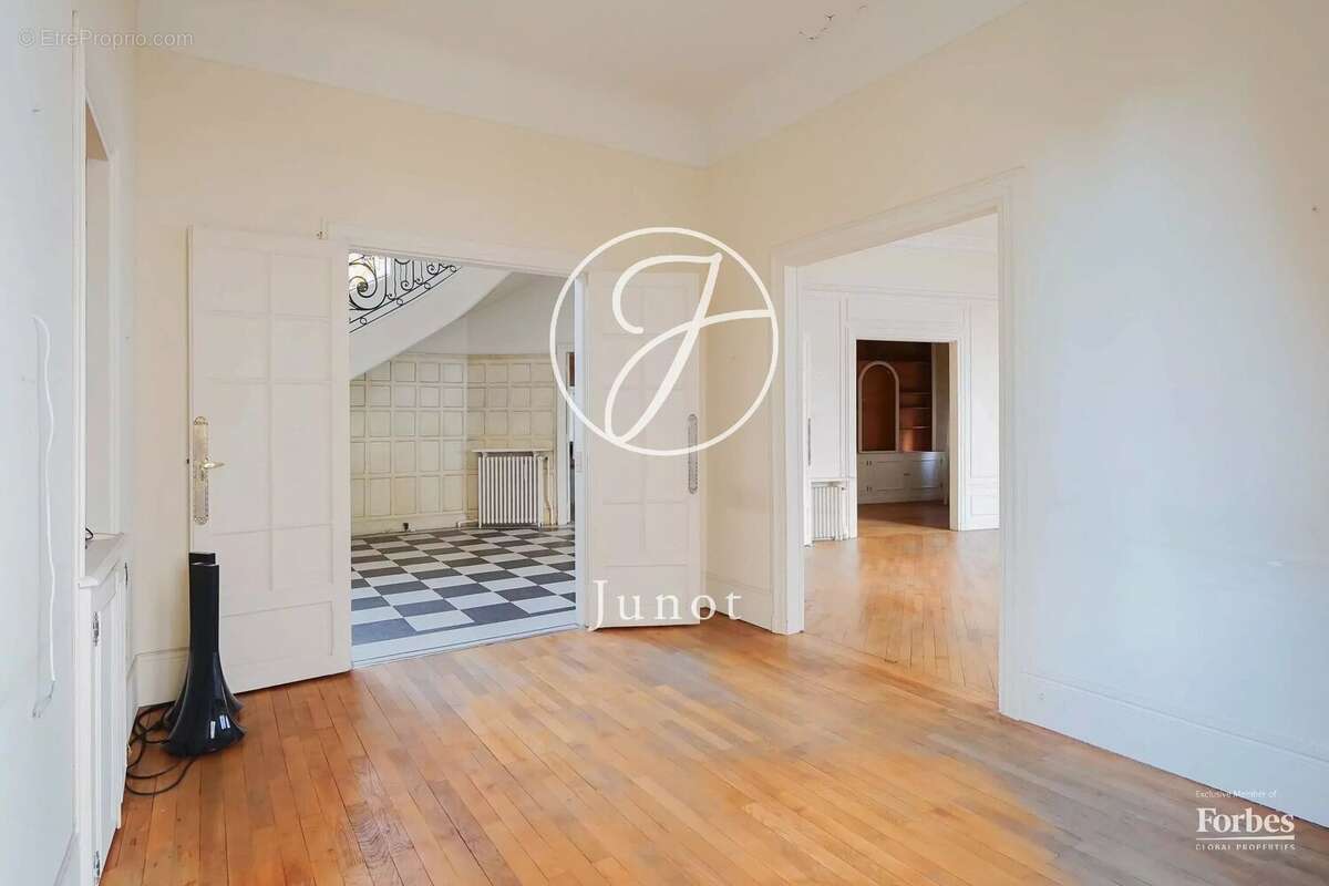 Appartement à LEVALLOIS-PERRET