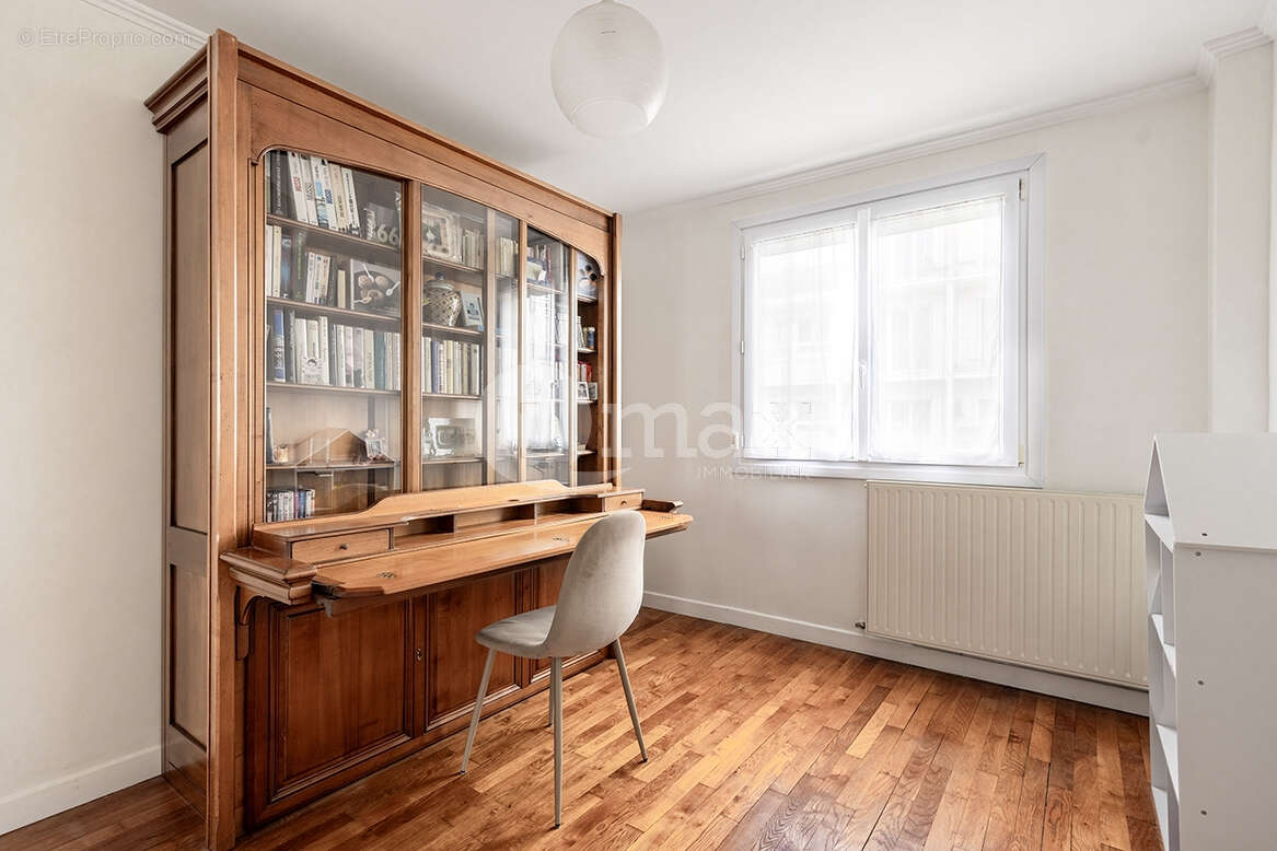 Appartement à COURBEVOIE