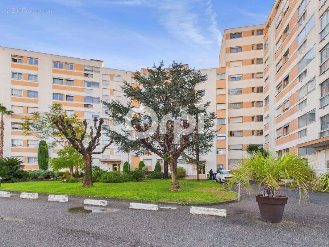 Appartement à MANDELIEU-LA-NAPOULE