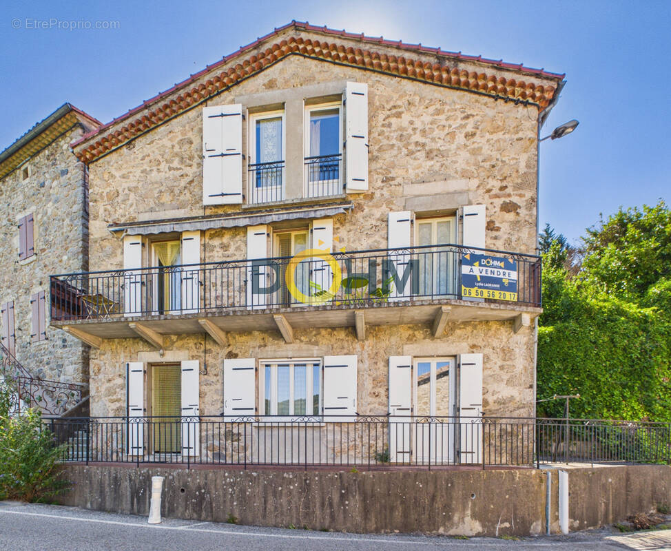 Maison de village avec grande terrasse, balcons et garage - photo 4