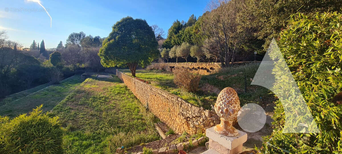 Maison à ENTRECASTEAUX