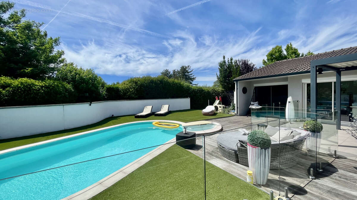 Maison à DECINES-CHARPIEU