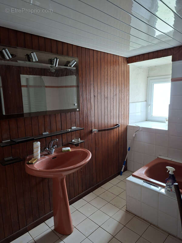 Coup de cœur assuré pour cette propriété de caractère avec grange, écurie et terrain attenant, située dans un - photo 21