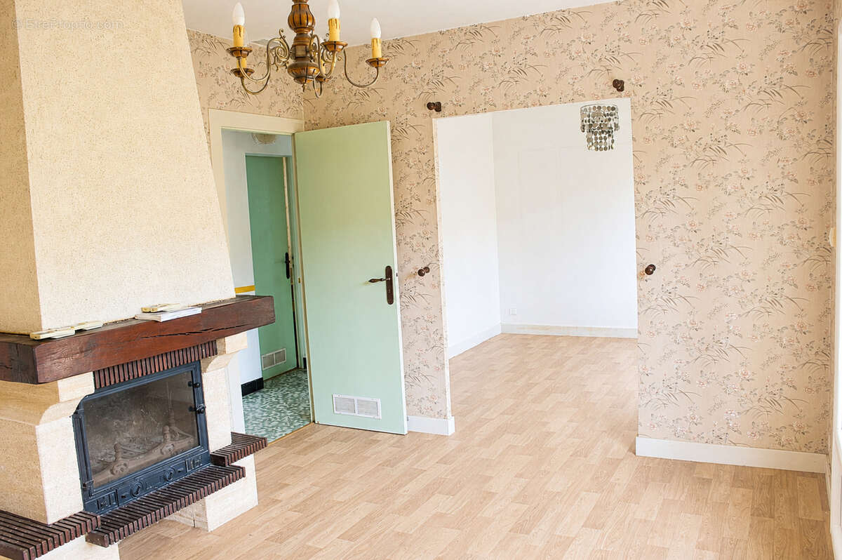 Maison 74 m² à Veigne  - photo 4
