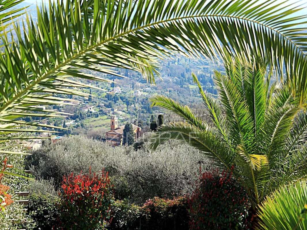 Maison à CHATEAUNEUF-GRASSE