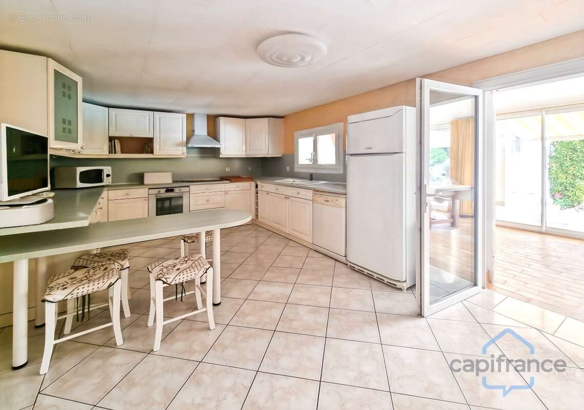 MAISON de 222m² ou double habitation - PISCINE - Terrain arboré de 830m² sans vis-à-vis - CASTRIES (34) - photo 10