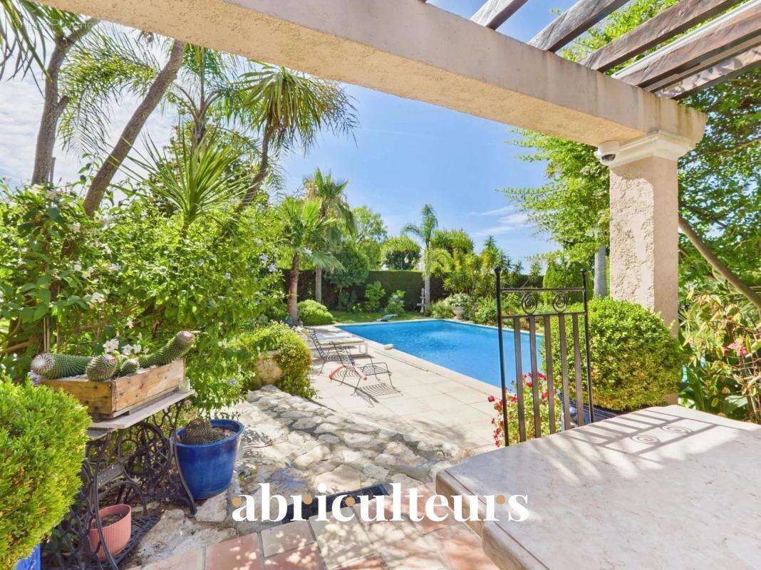 Maison familiale 5 chambres avec piscine et jardin en vente La Colle-sur-Loup (06480) - photo 18