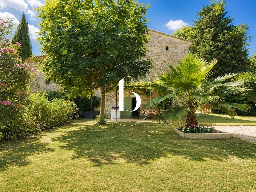 Maison à SAINT-VICTOR-LA-COSTE