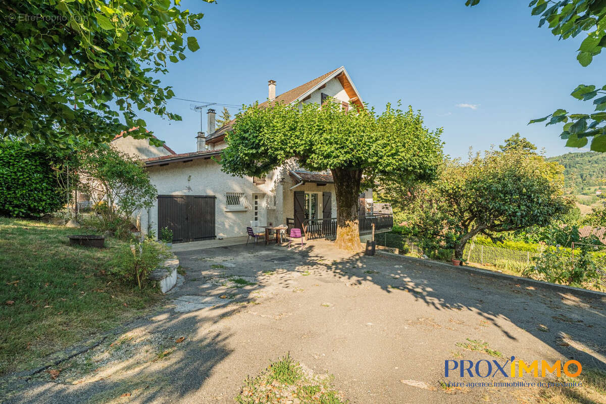 Maison 128 m² à Saint-Geoire-En-Valdaine  - photo 2