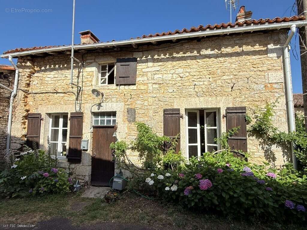 Maison à CHAMPAGNE-MOUTON