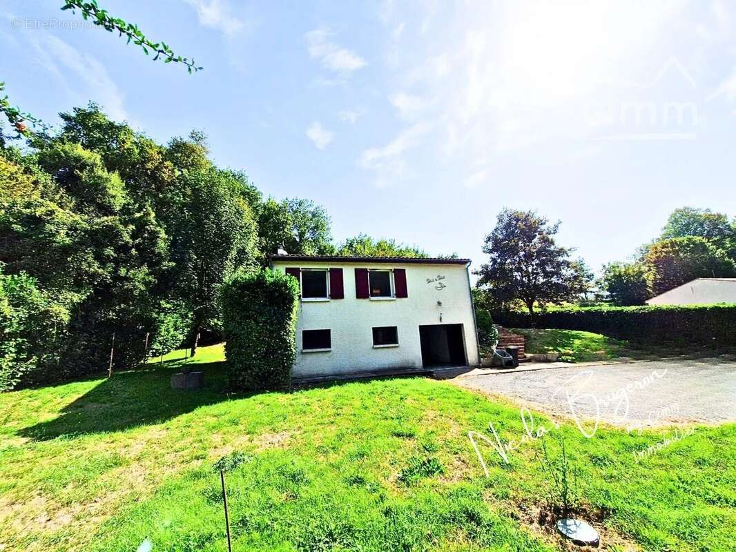 Maison à BUSSAC-SUR-CHARENTE