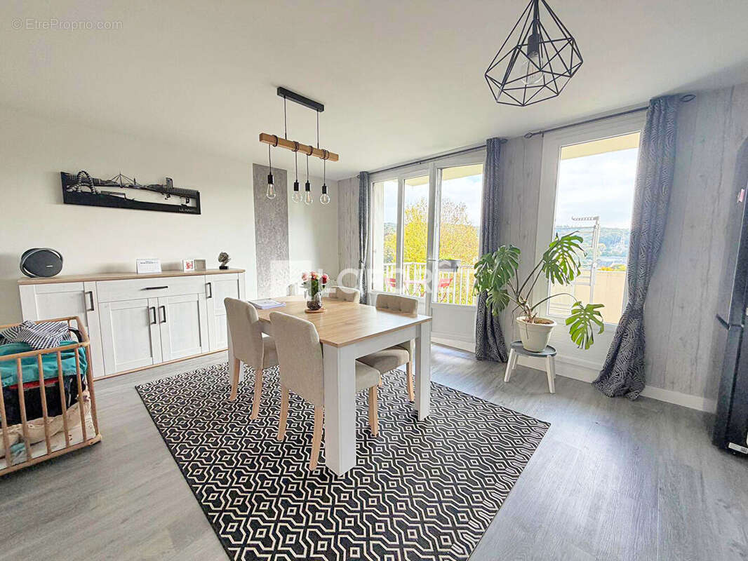 Appartement à GRUCHET-LE-VALASSE