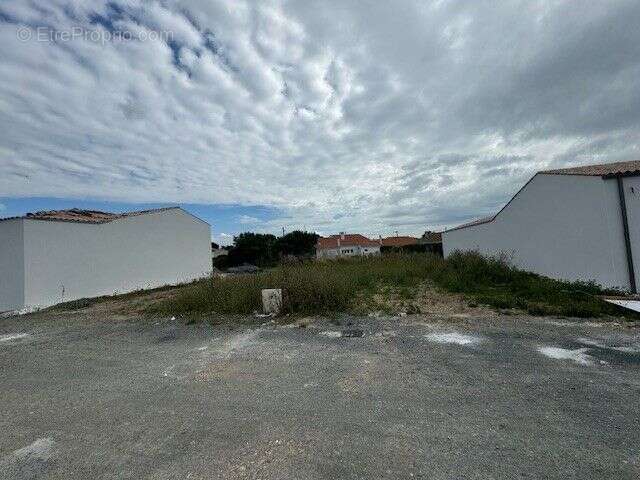 Terrain à DOMPIERRE-SUR-MER