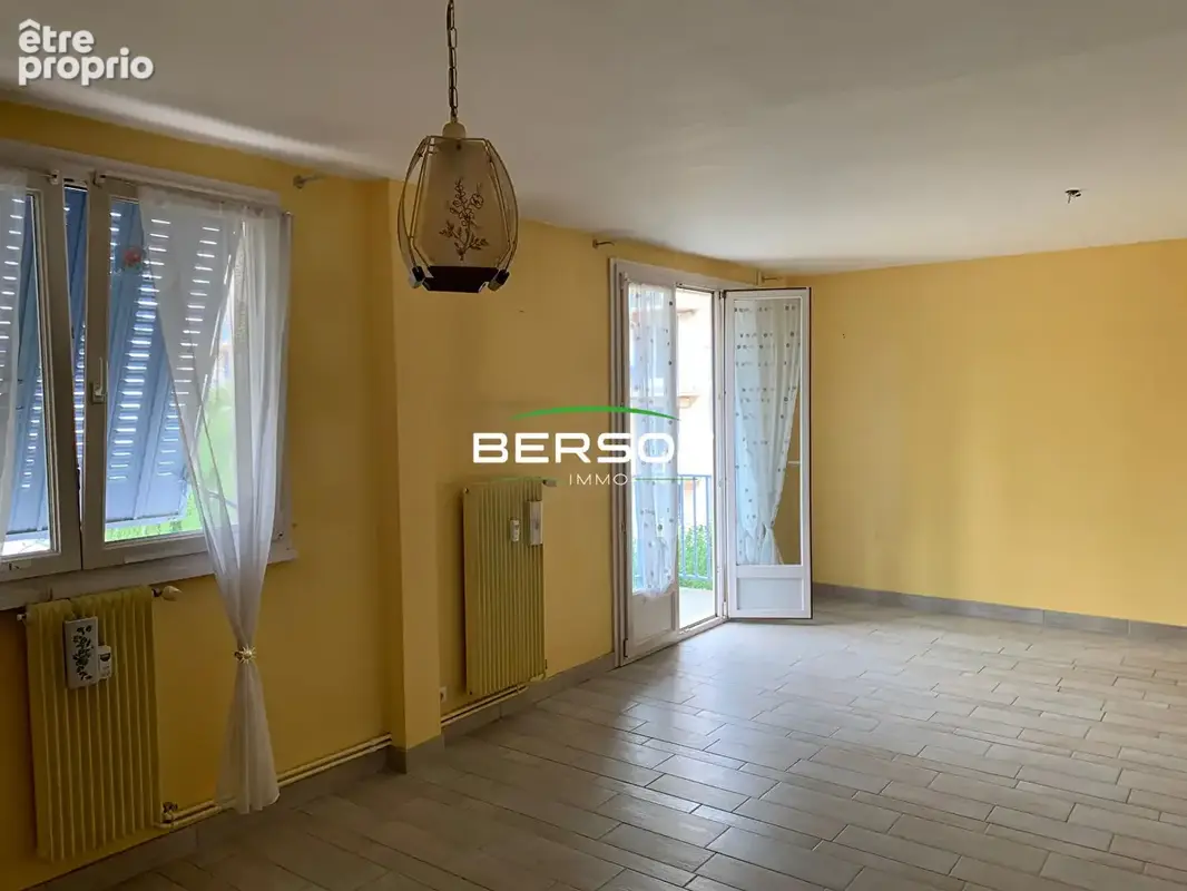 Appartement T2 de 60 m² avec grand séjour, balcon, parking et cave à Pontarlier ? Exclusivité Bersot Immobilier - photo 2