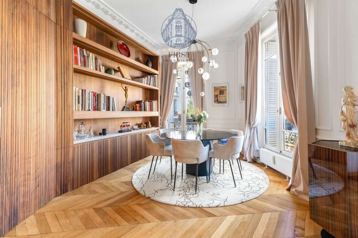 Appartement à PARIS-17E