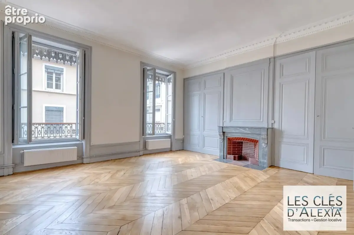 LYON 2e AINAY 107 m² – Ainay – Grand T3 avec potentiel T4 - photo 2