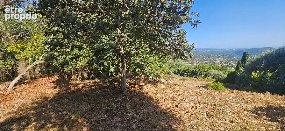 Photo Terrain à Speracedes au prix de 250 000€