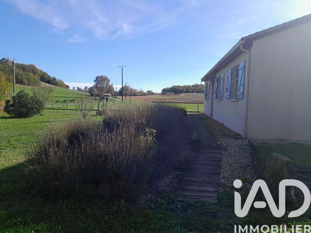 Photo 2 - Maison à SAINT-AULAYE