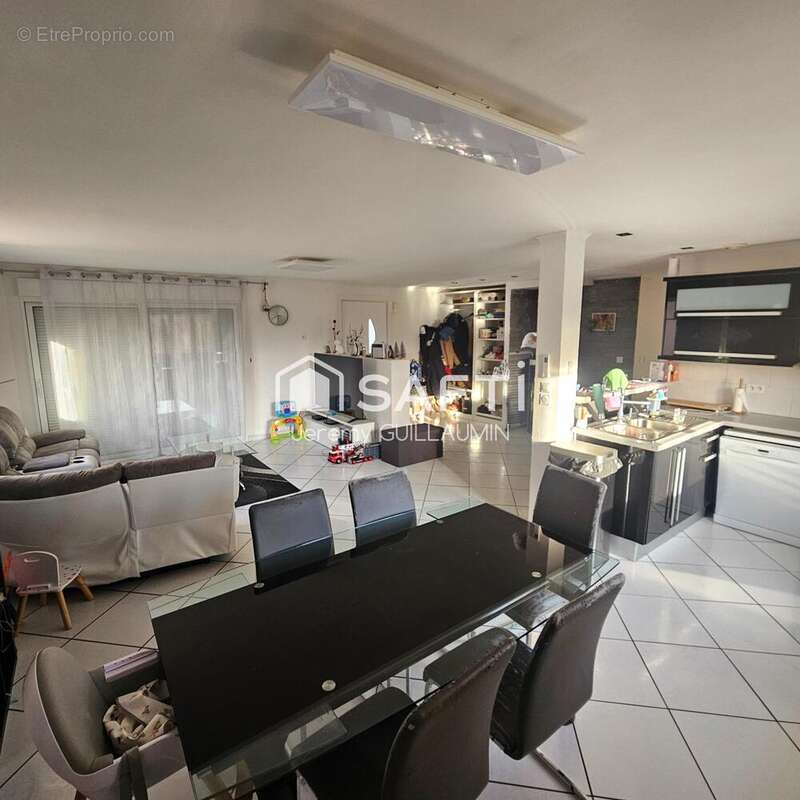 Photo 2 - Maison à SAINT-REMY-EN-ROLLAT