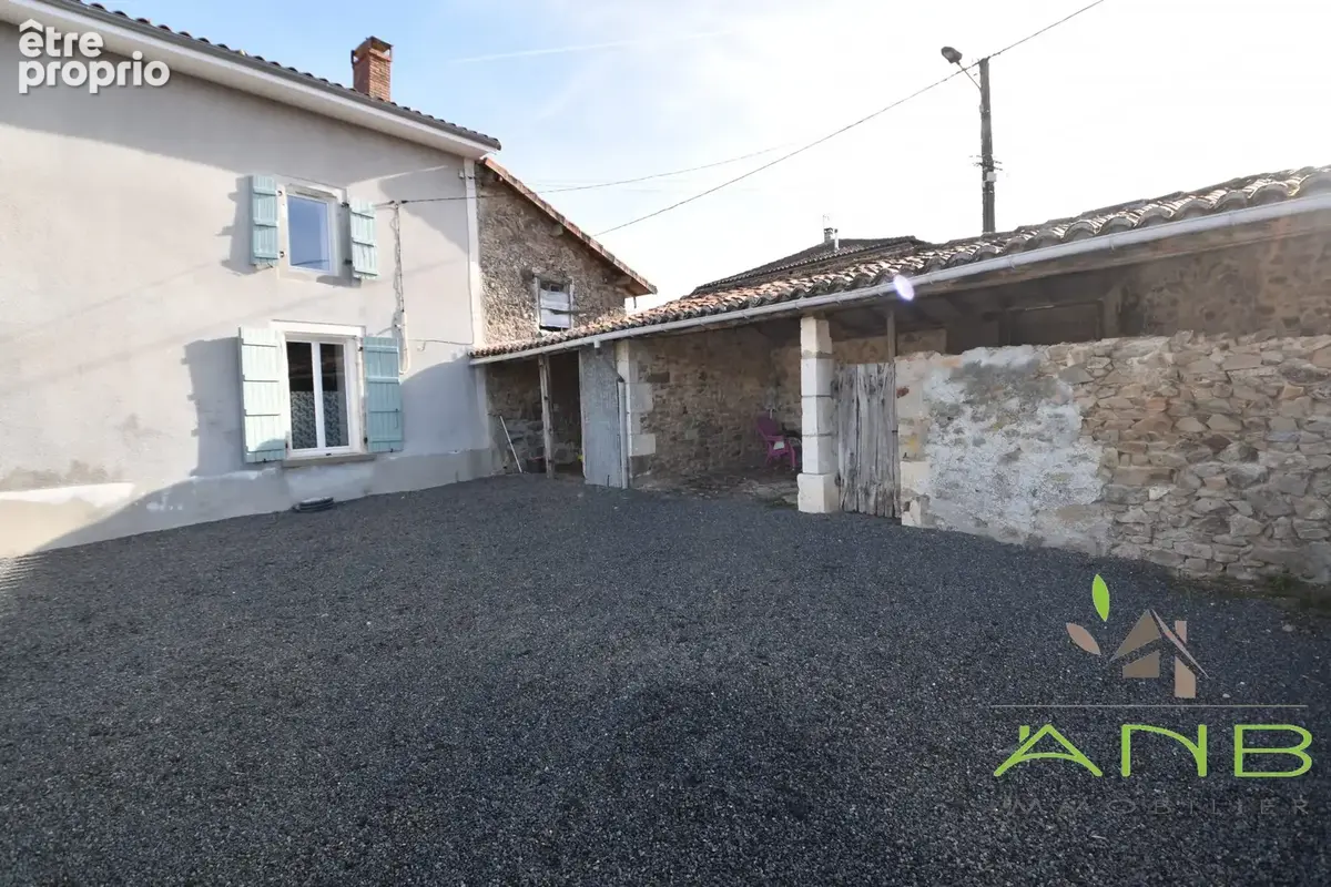 Maison 4 pièces 142 m² à vendre à Roussines (16310) - photo 3