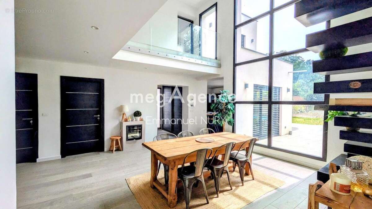 Maison à FONTAINES-SAINT-MARTIN